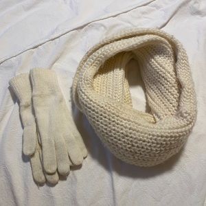 Abercrombie & Fitch circle scarf